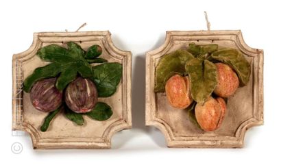 Décoration Paire de carreaux toscans en céramique polychrome figurant des fruits...