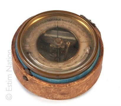 BAROMETRE-THERMOMETRE Baromètre-thermomètre en laiton doré cadran signé ''LOUCHET...