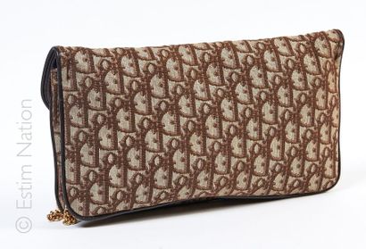 CHRISTIAN DIOR Vintage circa 1968-70 SAC POCHETTE en toile siglée beige et marron,...