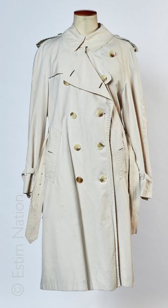 BURBERRY vintage TRENCH-COAT en toile de coton légère blanc cassé, bavolet, pattes...