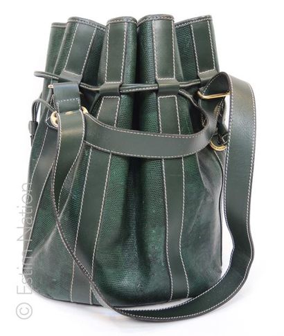 LANCEL Vinatge SAC "ELSA" en cuir façon lézard et cuir vert émeraude, intérieur siglé...