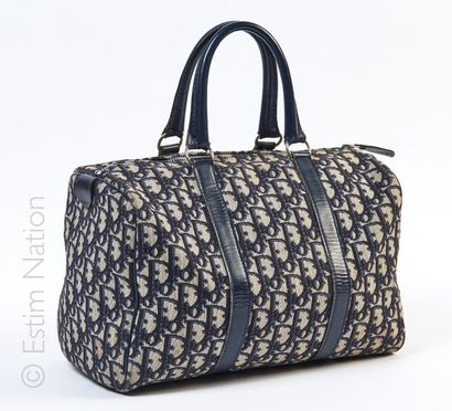 Christian DIOR circa 1970 SAC A MAIN en toile siglée bleu, noir et beige, cuir marine,...