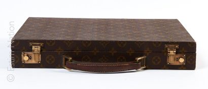 LOUIS VUITTON circa 1975 ATTACHE-CASE en toile Monogram et cuir naturel, anse en...