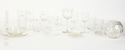 ARTS DE LA TABLE Ensemble de verres de table de modèles différents comprenant 62...
