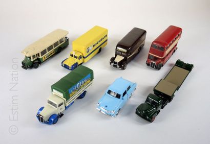 LOT DE VEHICULES MINIATURES 8 véhicules miniatures de marques diverses, certaines...