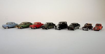 LOT DE VEHICULES MINIATURES 23 véhicules miniatures de marques diverses. Bon état...