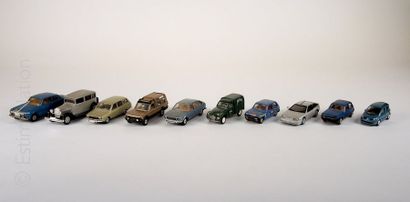 LOT DE VEHICULES MINIATURES 15 véhicules miniatures de marques diverses, certaines...