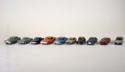 LOT DE VEHICULES MINIATURES 18 véhicules miniatures de marques diverses. Bon état...