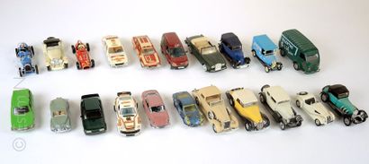 LOT DE VEHICULES MINIATURES 21 véhicules miniatures de marques diverses. Bon état...