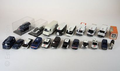 LOT DE VEHICULES MINIATURES 21 véhicules miniatures de marques diverses, certaines...