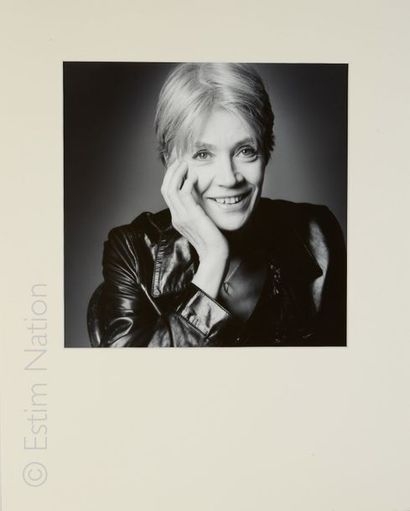 Jean-Loup Sieff (1933-2000) "Françoise Hardy, portrait serré, une main sur la joue"


Tirage...