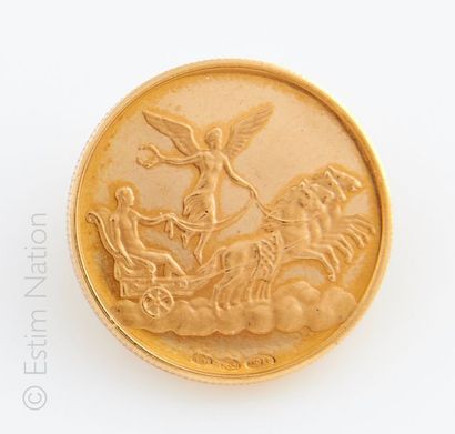 MEDAILLE OR JAUNE Médaille en or jaune 18k à motif du signe zodiacal du Taureau signée...