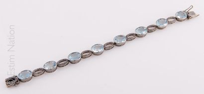 BRACELET TOPAZES DIAMANTS Bracelet en argent (925/°°) patiné rehaussé de topazes...