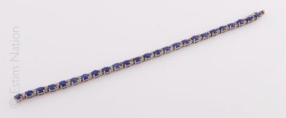 BRACELET SAPHIRS DIAMANTS Bracelet articulé en argent (925/°°) rehaussé de saphirs...