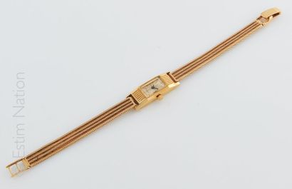 MONTRE BRACELET EN OR JAUNE, ANNÉES 40 Montre bracelet de dame en or jaune 18K (750°/00)....