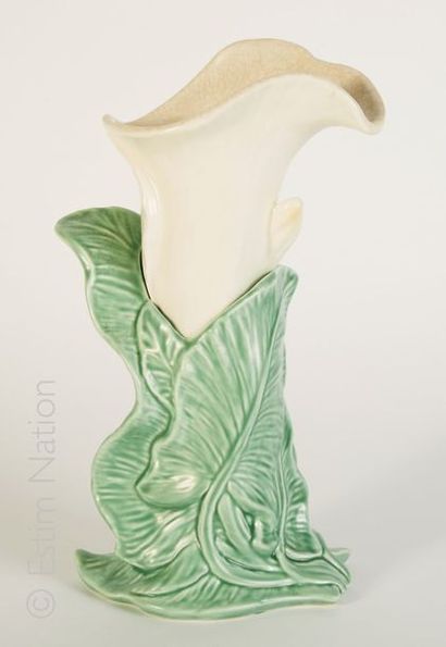 SYLVAC ENGLAND Vase en céramique anglaise en forme de lys. Marqué sous la base. H...