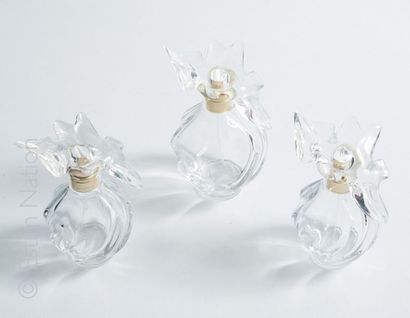 Nina RICCI Lot de trois flacons de parfums Nina Ricci "L'air du temps" (vides).