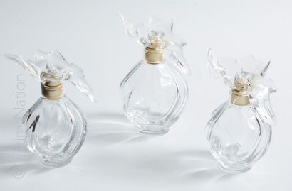 Nina RICCI Lot de trois flacons de parfums Nina Ricci "L'air du temps" (vides).