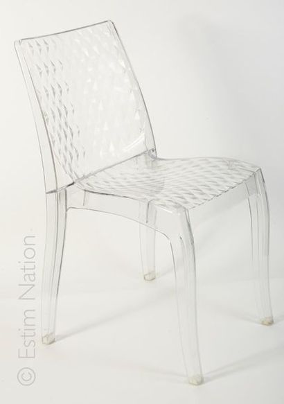 CHAISE EN PVC Chaise en pvc transparente à motifs géométriques. 


Dimensions : 85...