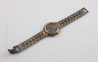 MONTRE FERRARI Montre bracelet en acier boitier rond cadran gris à chiffres romains...