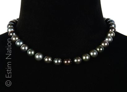 COLLIER PERLE DE TAHITI Important collier composé de 35 perles de Tahiti Fancy (qualité...