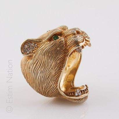 MELISSA DEVAUX "Tiger". Bague en argent (925/°°) doré représentant une tête de tigre...