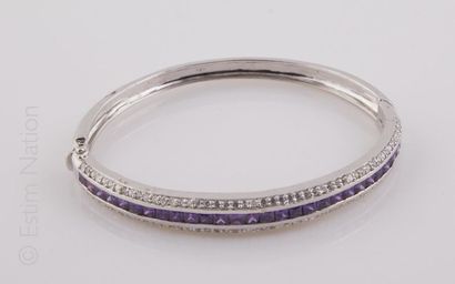 BRACELET AMETHYSTES ZIRCON Bracelet jonc en argent (925/°°) serti d'une ligne d'améthystes...