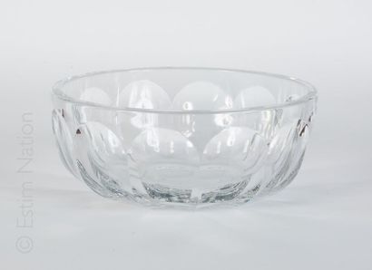 BACCARAT Saladier en cristal


Signé sous la base


Diamètre 25,5 cm


(très bon...