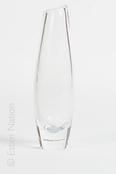 VERRERIE SVEN PALMQUIST pour ORREFORS Vase soliflore en verre, signature gravée sous...
