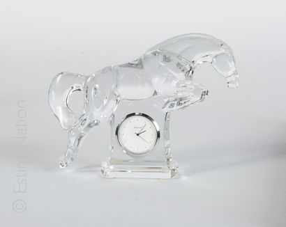 BACCARAT Pendulette de bureau en cristal 'Jumping Horse Clock'


En cristal et métal,...