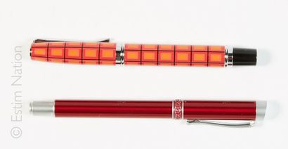 COLLECTION HACHETTE Deux stylos plume rouge et orange, plume en iridium. Très bon...