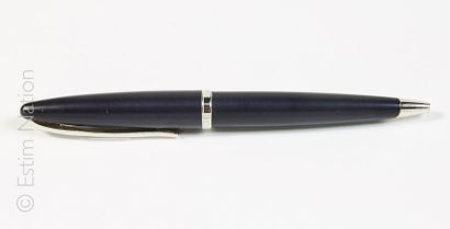 WATERMAN Important stylo roller WATERMAN gris foncé et acier. Très bon état.