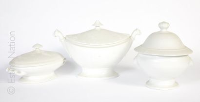 ARTS DE LA TABLE Ensemble de 3 pièces de service en porcelaine blanche dont une soupière...