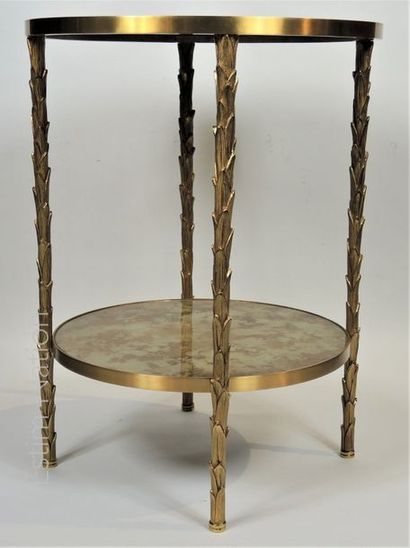 Table de salon Table ronde de salon pieds en métal à décor feuillagé à deux plateaux...