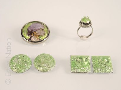 Emaux de Limoges Lot de bijoux en émail de Limoges dans les tons vert pâle comprenant...