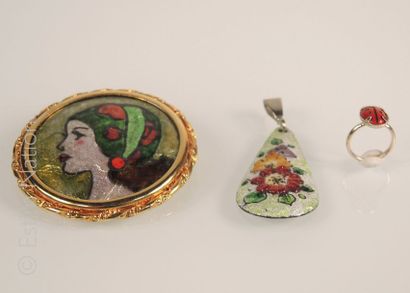 Emaux de Limoges Lot de bijoux en émail de Limoges à décors de fleurs et d'un profil...