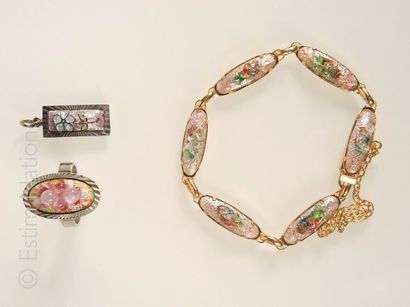 Emaux de Limoges Lot de bijoux en émail de Limoges dans les tons rose comprenant...