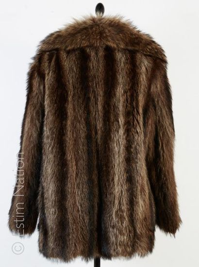 ANONYME Vintage MANTEAU 3/4 en marmotte naturelle, col châle sur crochets (env. T...