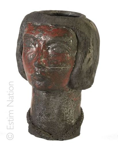 Fathi HASSAN (1957) Vase en terre cuite en forme de tête féminine


Terre cuite vernissée


Signé...