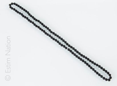SAUTOIR ONYX Sautoir composé de boules d'onyx. 



Longueur: 40 cm (plié en 2)