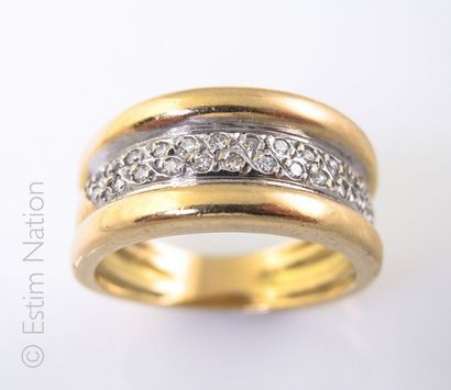 BAGUE BANDEAU Bague en or jaune 18K (750/°°) sertie d'une double ligne de diamants....