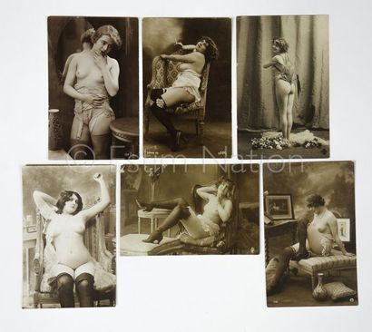 EROTICA - CURIOSA - PHOTOGRAPHIES Lot de 6 photos et cartes postales érotiques de...