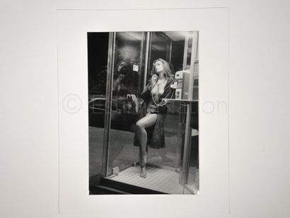 MICHEL Guy (actif à Paris dans les années 1980 - 90) "Femme à la cigarette, seins...