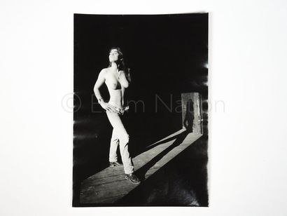 MICHEL Guy (actif à Paris dans les années 1980 - 90) "Femme au torse nu et son reflet"


Epreuve...
