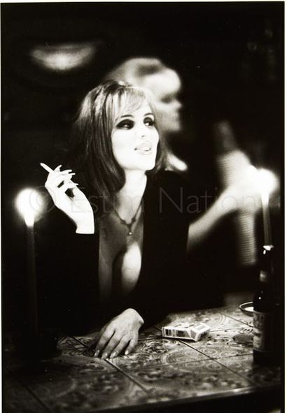 PARIS COQUIN Anonyme - circa 2000 "Femme sexy fumant"


Epreuve argentique noir et...