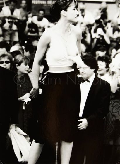 SOPHIE MARCEAU Sophie Marceau dévoilant son sein gauche au Festival de Cannes en...