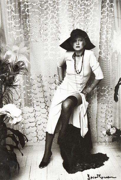 IONESCO Irina (1930 Paris) "Femme au chapeau" 


Tirage argentique d'époque, circa...