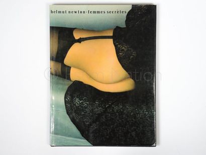 Helmut Newton "Femmes Secrètes"


Editions Filipacchi, 1976. 1ère édition 


Bon...