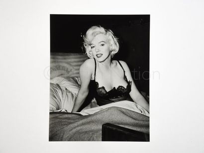 ANONYME "Marilyn Monroe dans sa célèbre nuisette sexy Marilyn, circa 1955"


Epreuve...