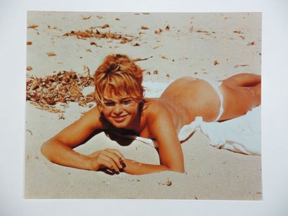ANONYME "Brigitte Bardot allongée sur la plage, circa 1955 "


Epreuve couleurs postérieure...